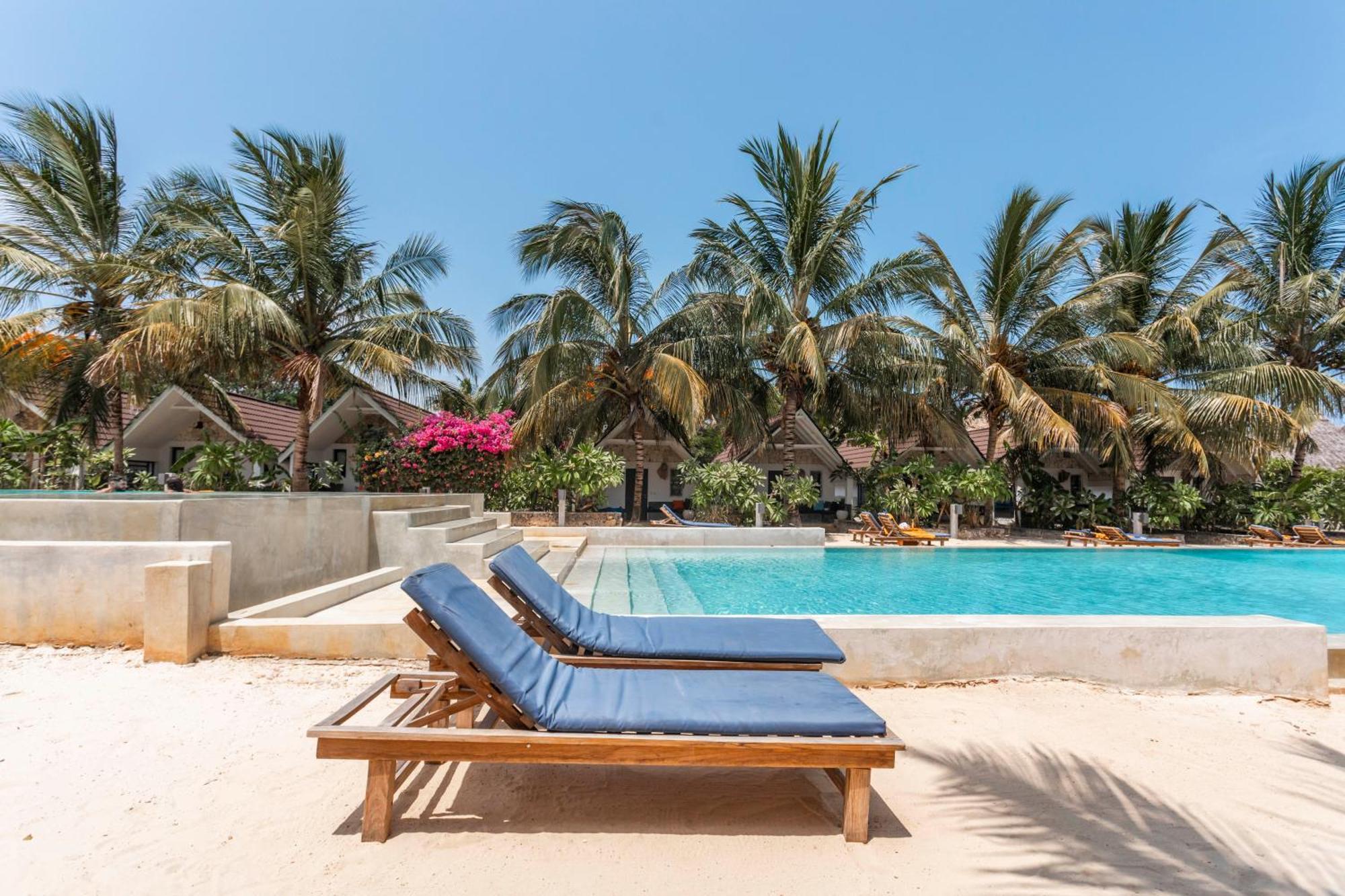 Fun Beach Hotel 잠비아니 외부 사진