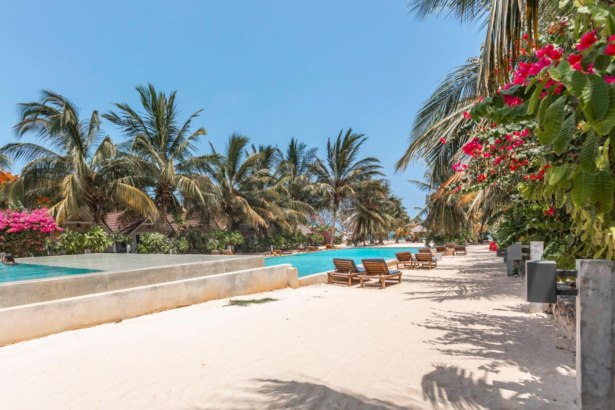 Fun Beach Hotel 잠비아니 외부 사진