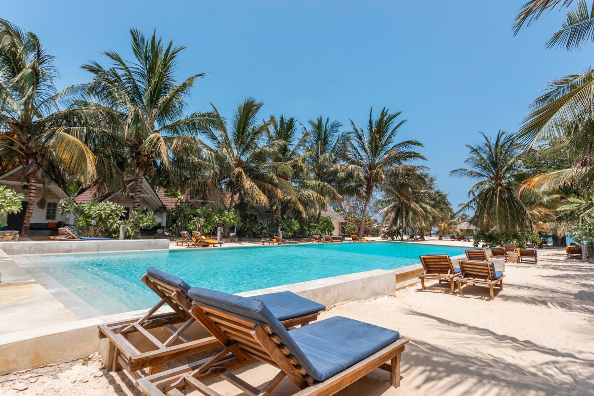 Fun Beach Hotel 잠비아니 외부 사진