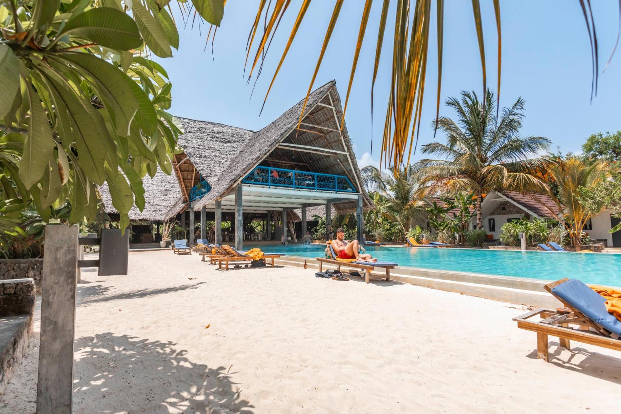 Fun Beach Hotel 잠비아니 외부 사진